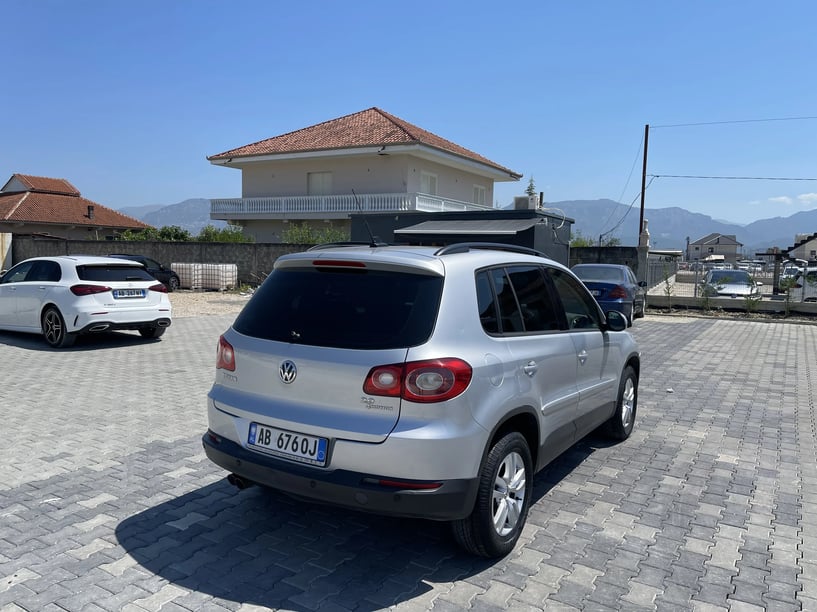 Noleggia un'auto a Tirana