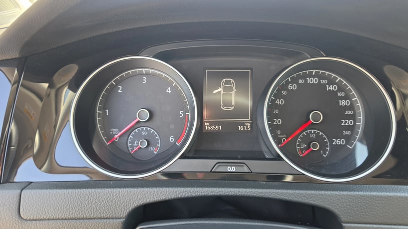 Merrni me qira një makinë në Tirana