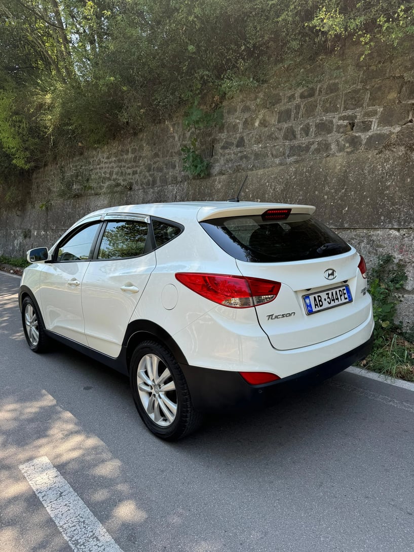 Noleggia un'auto a Elbasan