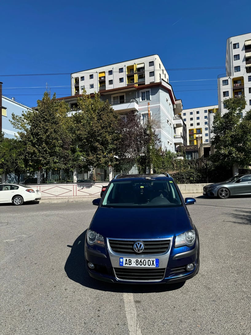 Alquila un coche en Tirana