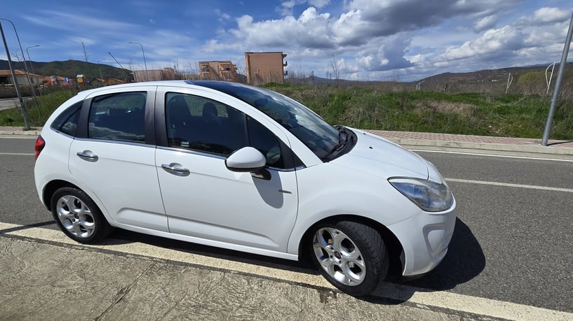 Rent a car in Sarandë