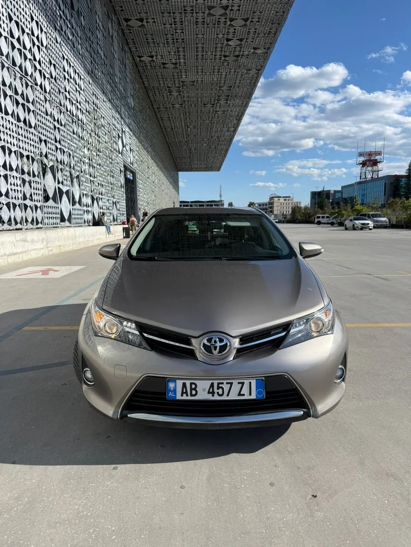 Louer une voiture à Tirana