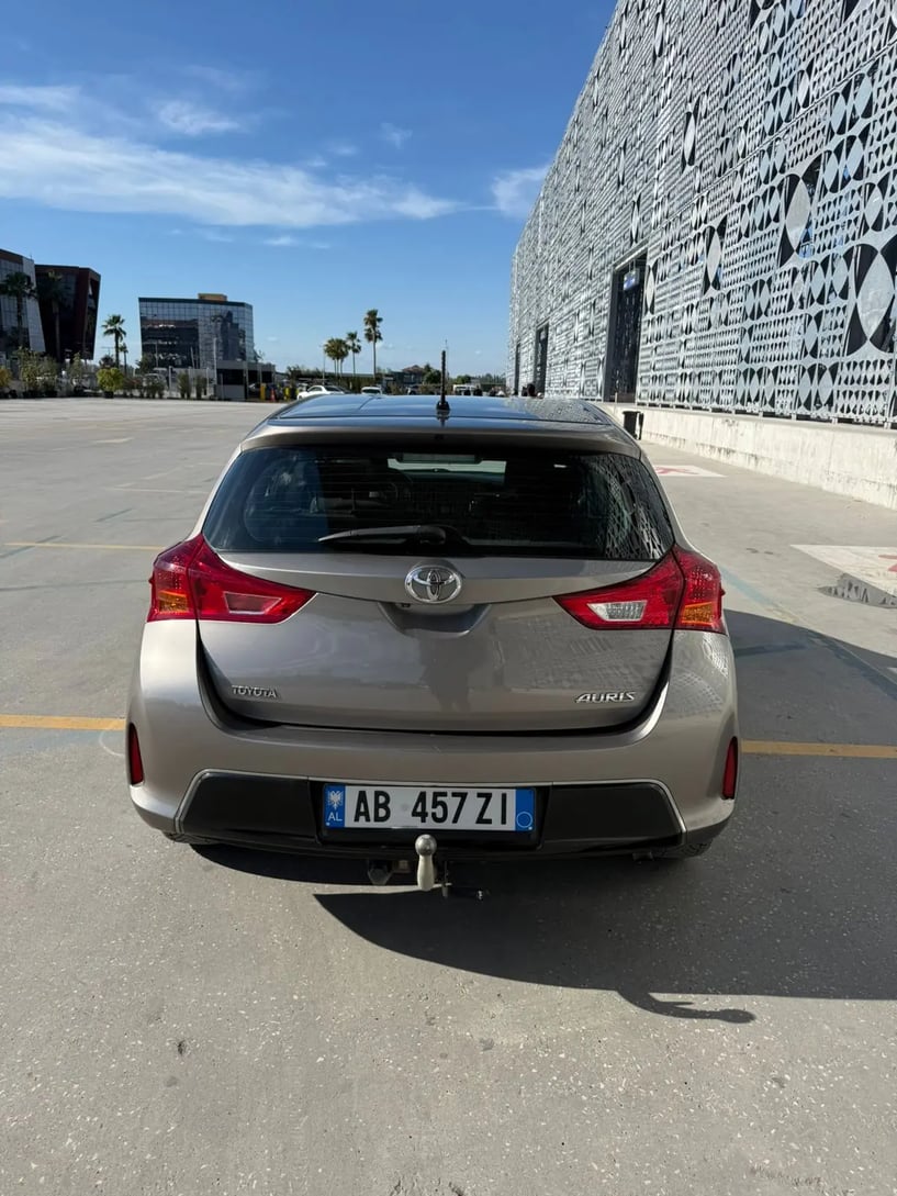 Louer une voiture à Tirana