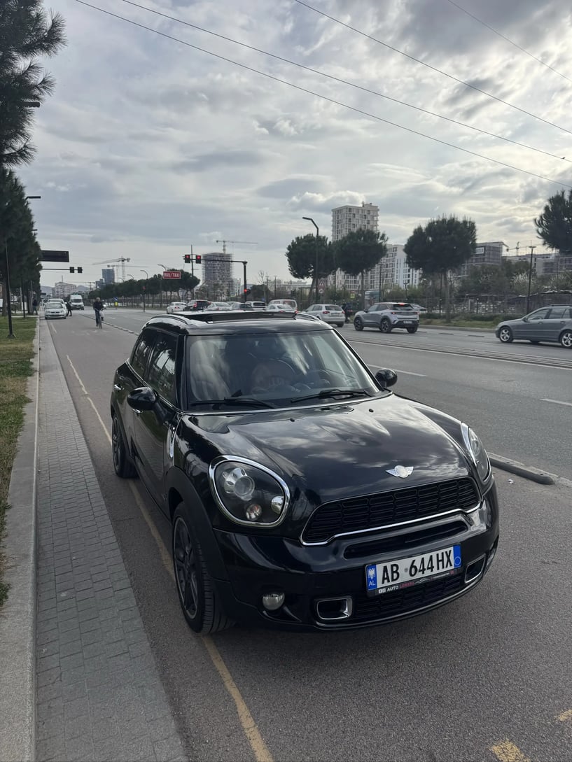 Merrni me qira një makinë në Tirana