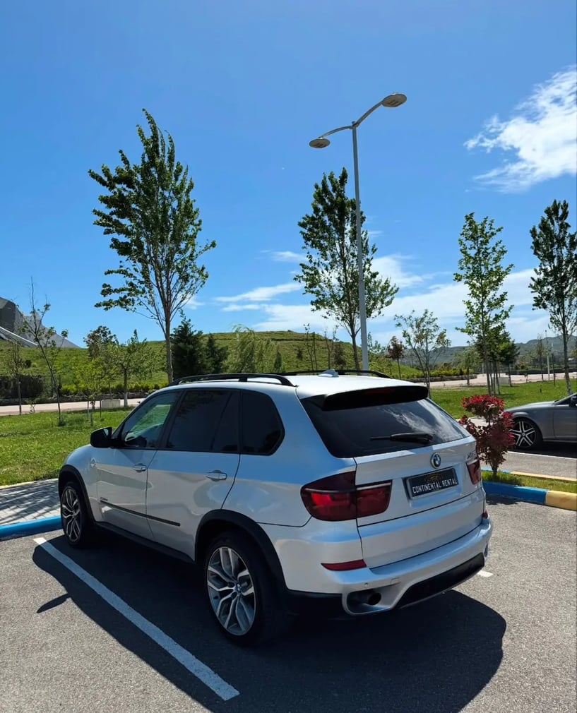 Noleggia un'auto a Durrës