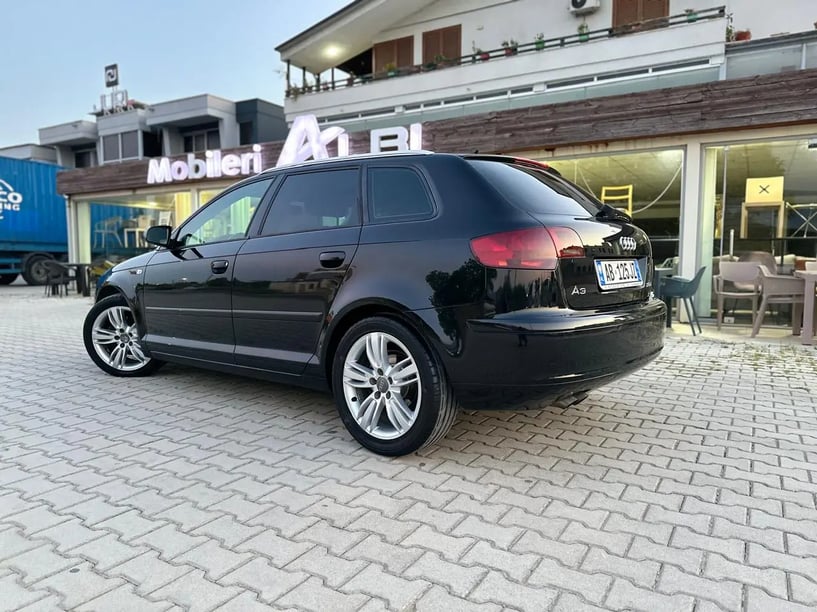 Alquila un coche en Tirana