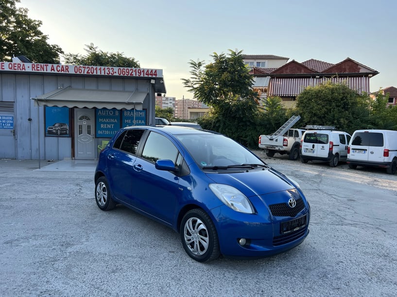 Alquila un coche en Tirana