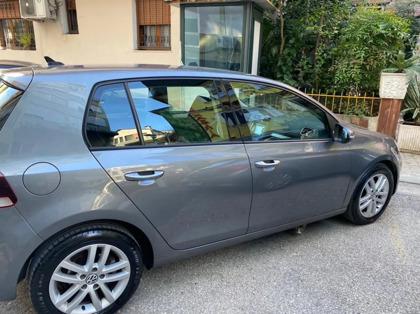 Alquila un coche en Tirana