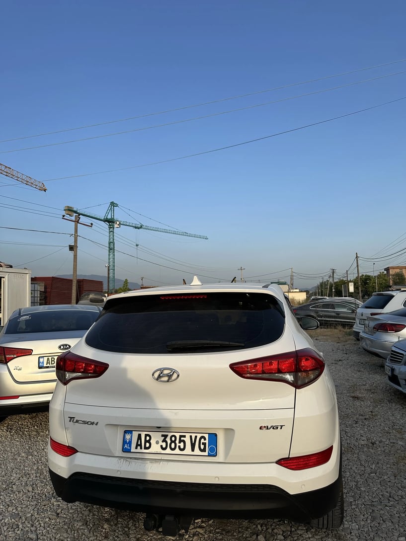 Wynajmij samochód w Tirana