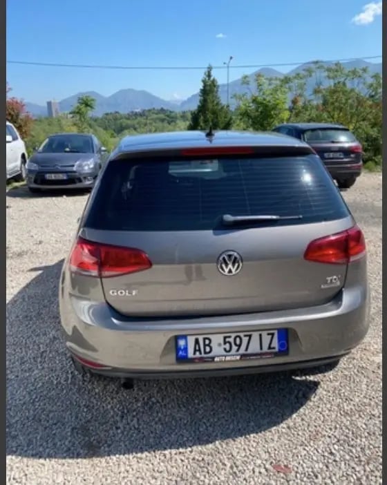 Noleggia un'auto a Tirana