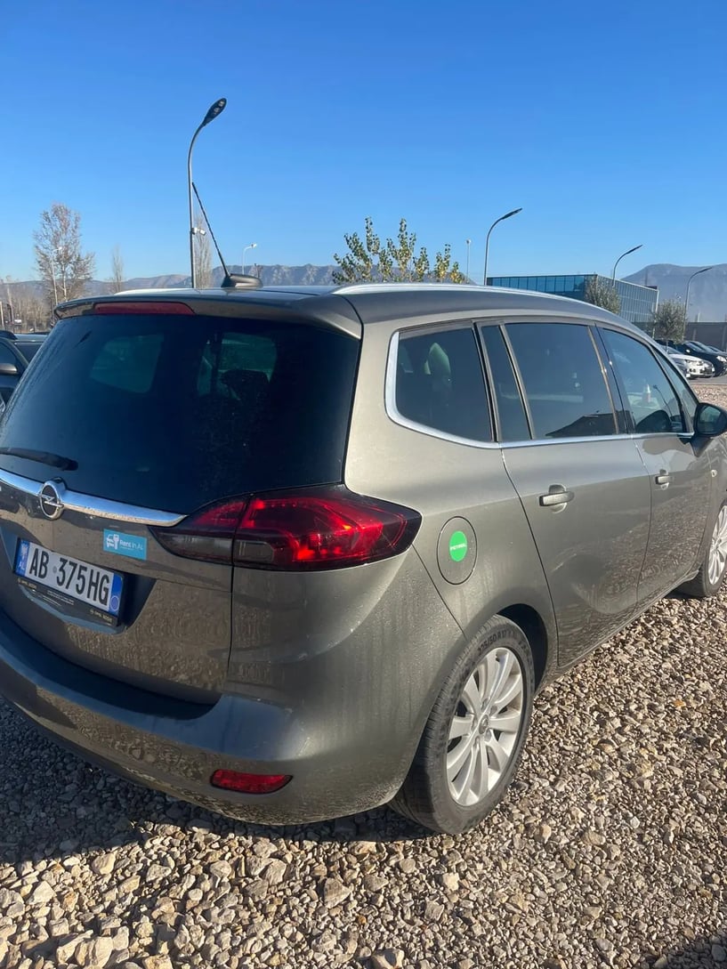 Louer une voiture à Tirana
