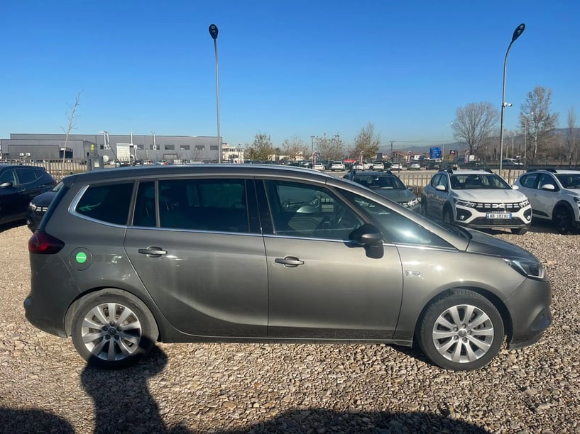 Louer une voiture à Tirana