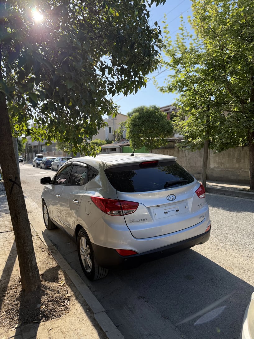 Merrni me qira një makinë në Tirana