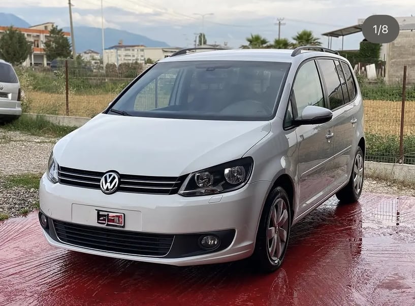Noleggia un'auto a Tirana