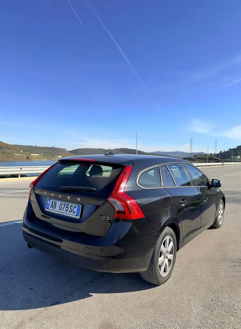 Noleggia un'auto a Tirana