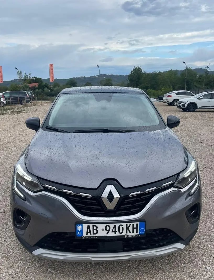 Alquila un coche en Tirana