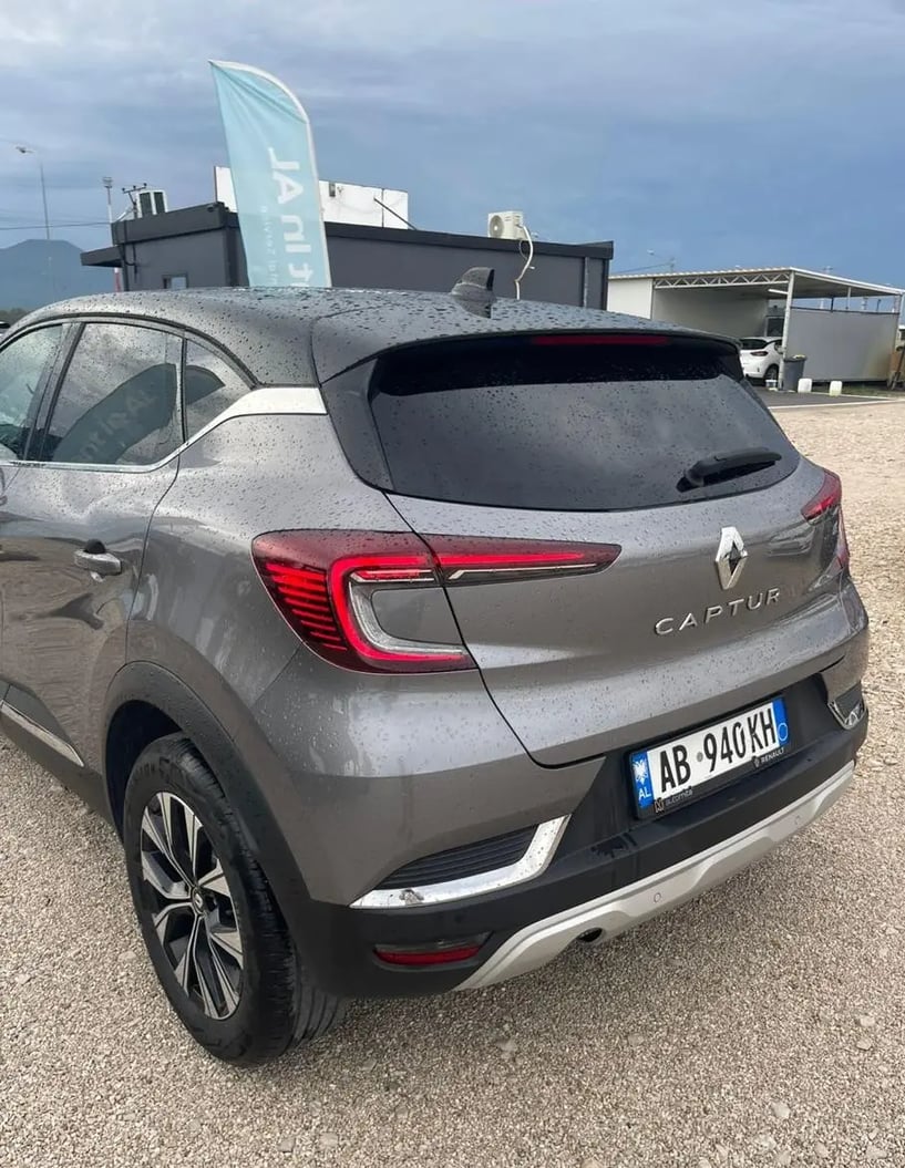 Alquila un coche en Tirana