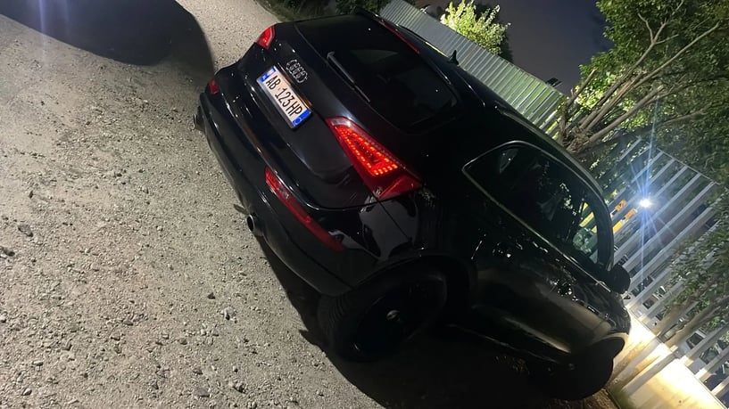 Wynajmij samochód w Tirana