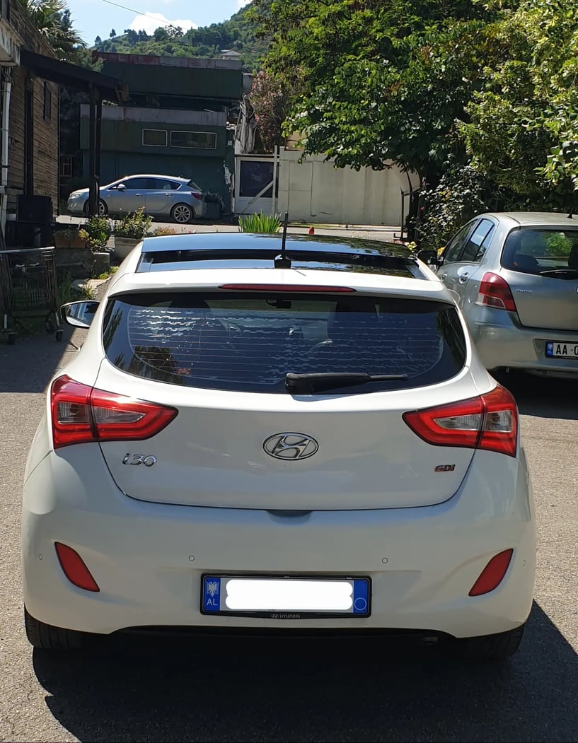 Wynajmij samochód w Tirana