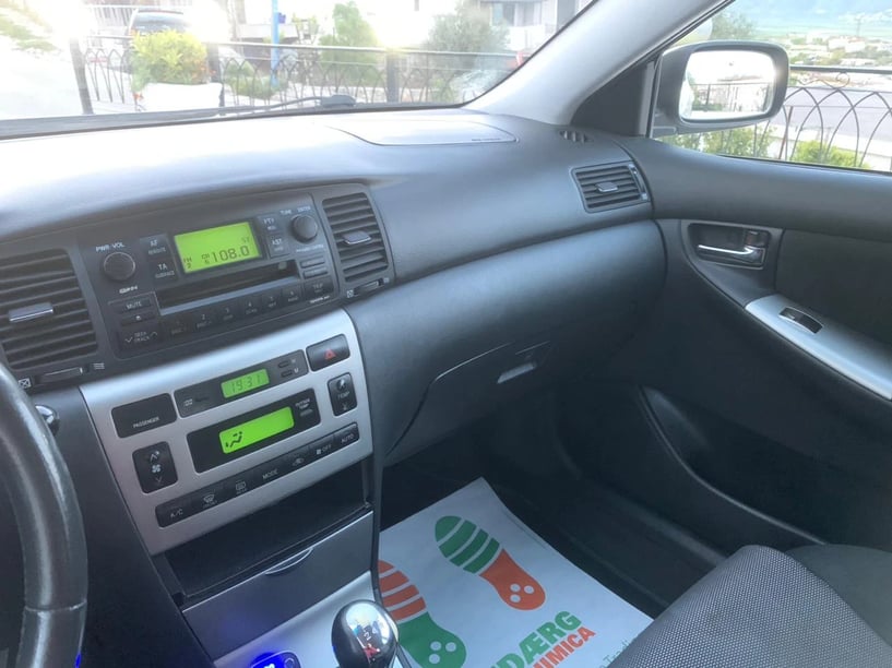 Noleggia un'auto a Sarandë