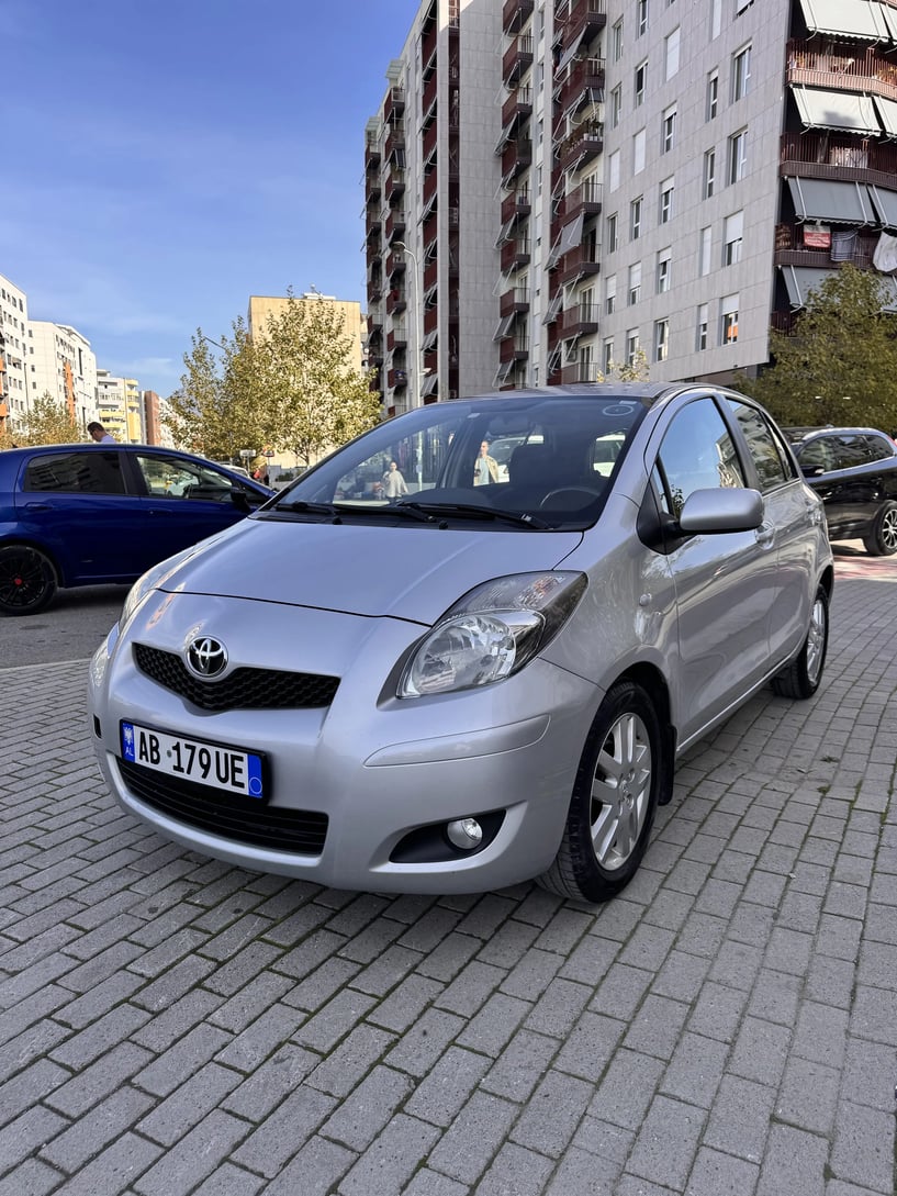 Noleggia un'auto a Tirana