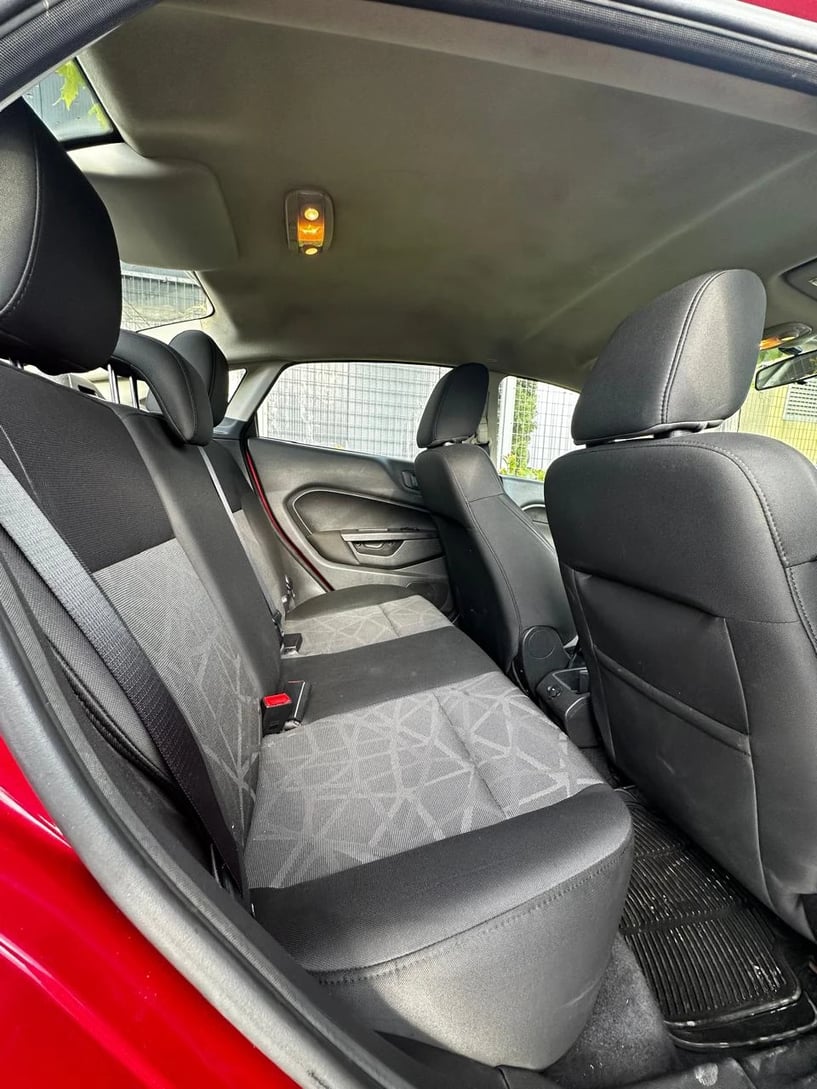 Merrni me qira një makinë në Tirana