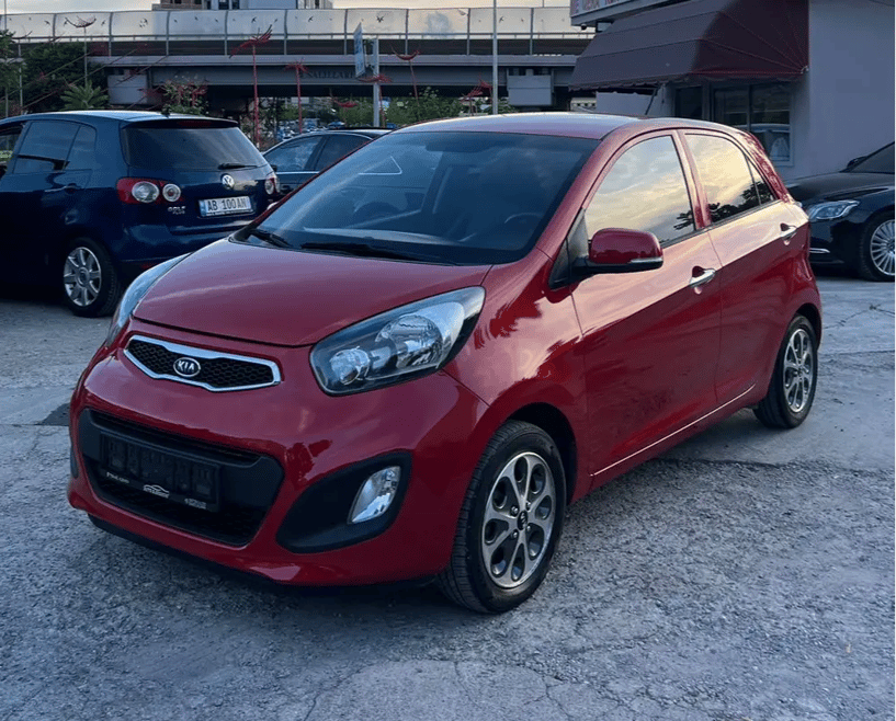 Noleggia un'auto a Tirana