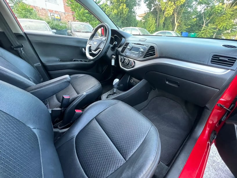 Noleggia un'auto a Tirana