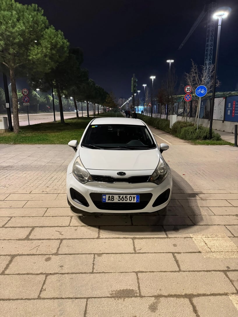Noleggia un'auto a Tirana