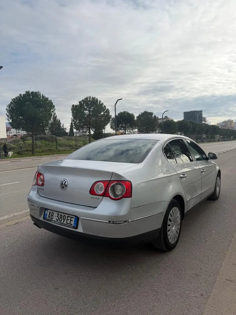 Merrni me qira një makinë në Tirana