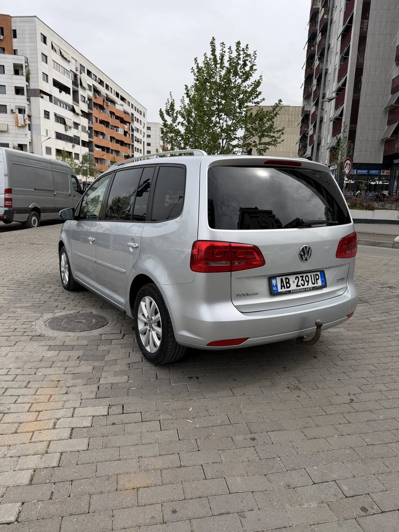 Alquila un coche en Tirana