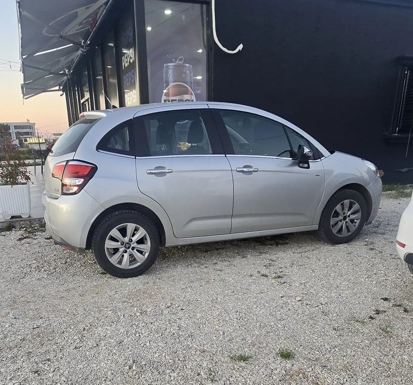 Rent a car in Tirana