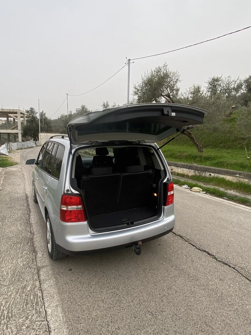 Noleggia un'auto a Tirana