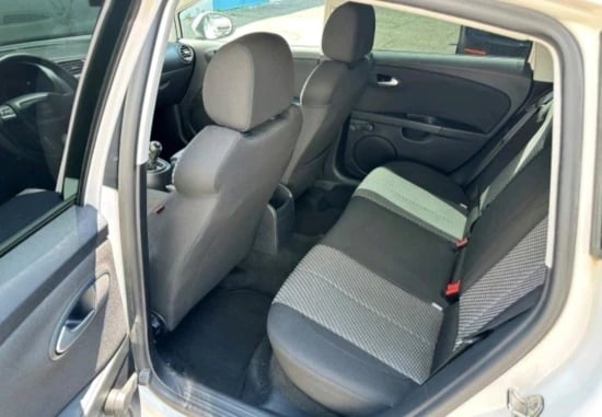 Merrni me qira një makinë në Tirana