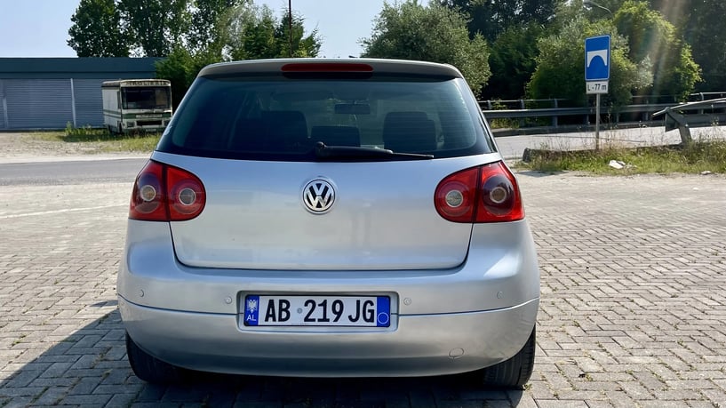 Alquila un coche en Tirana