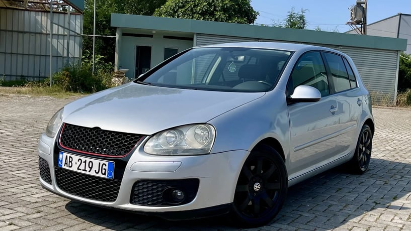 Alquila un coche en Tirana