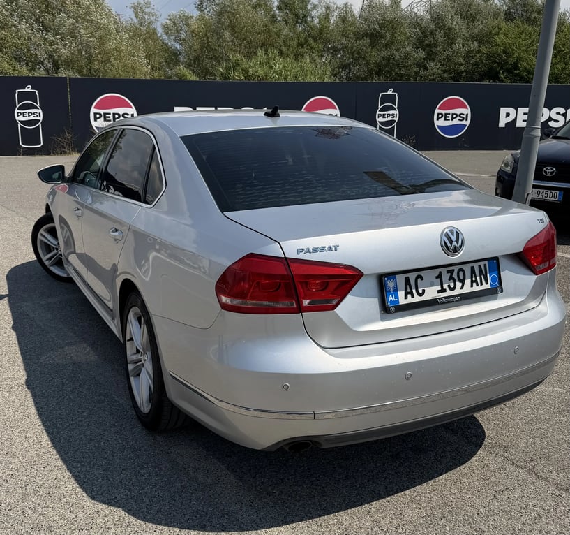 Noleggia un'auto a Tirana