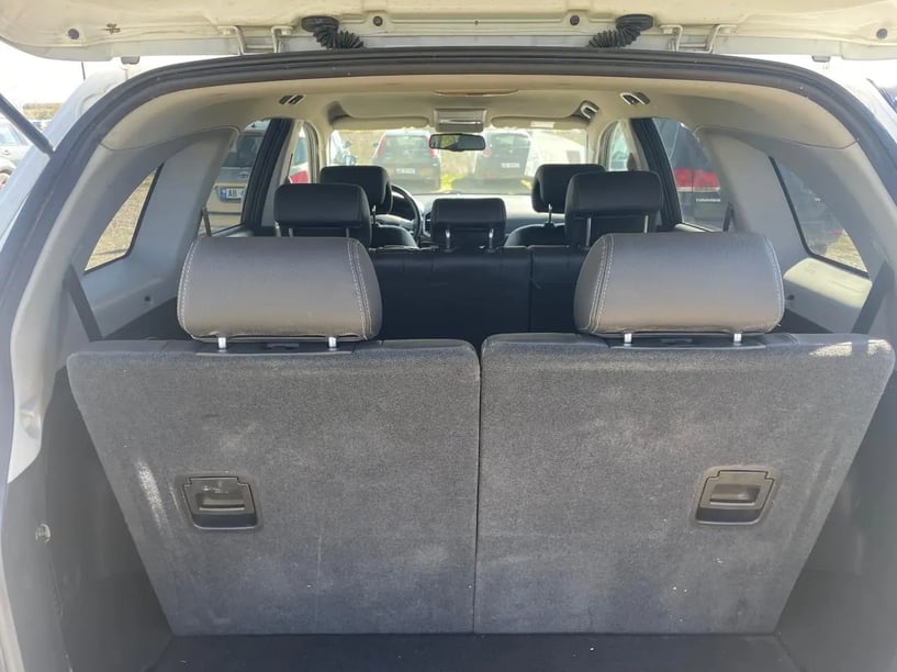 Merrni me qira një makinë në Tirana