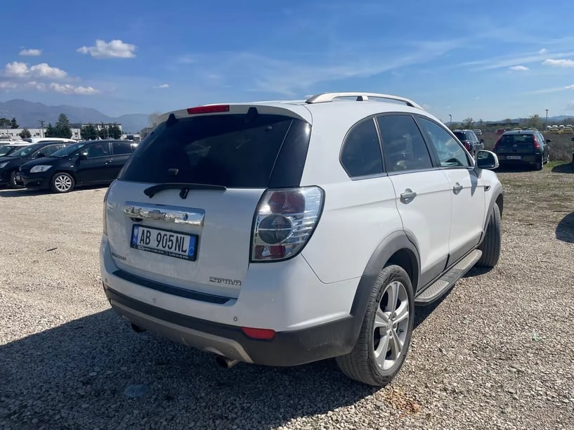 Merrni me qira një makinë në Tirana