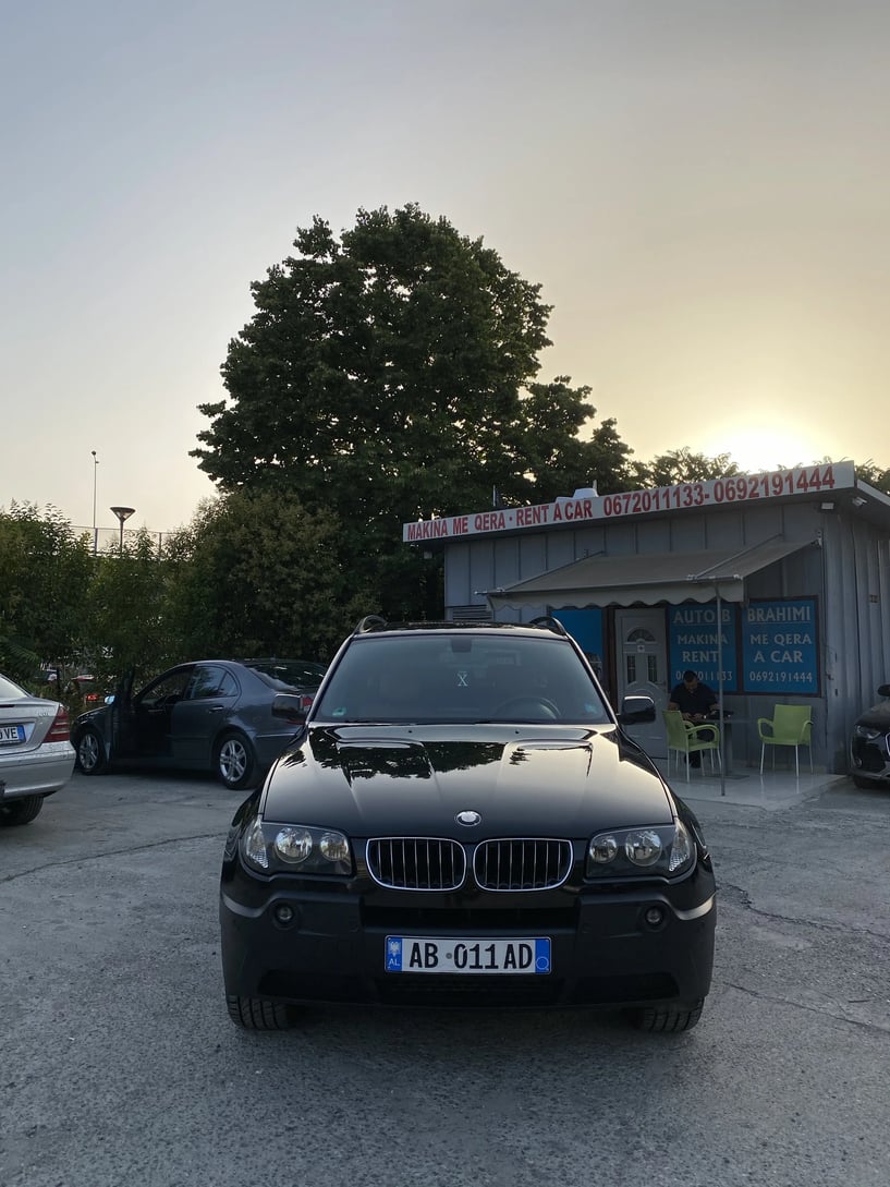 Merrni me qira një makinë në Tirana