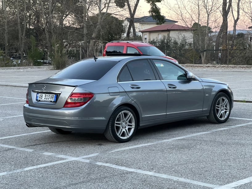 Merrni me qira një makinë në Vlorë