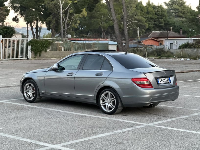 Merrni me qira një makinë në Vlorë