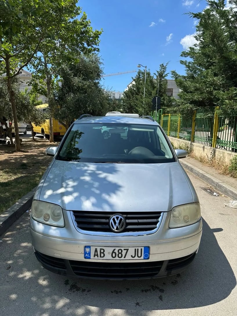 Alquila un coche en Tirana