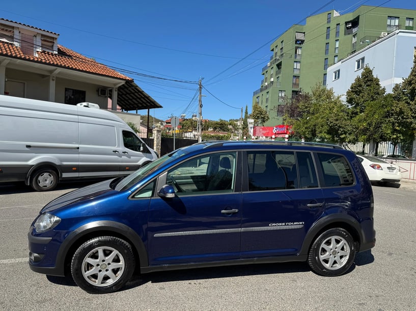 Alquila un coche en Tirana