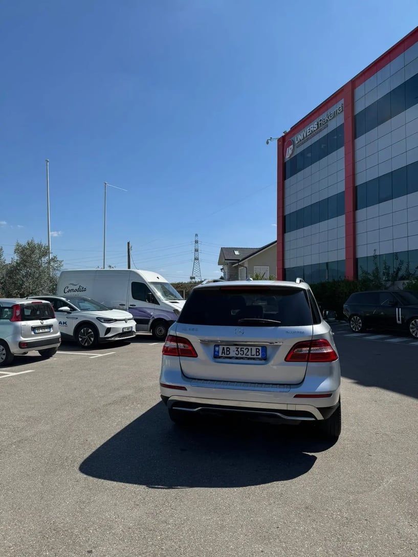 Louer une voiture à Tirana