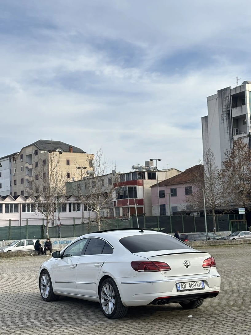 Alquila un coche en Tirana