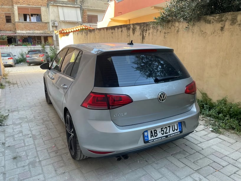 Louer une voiture à Tirana
