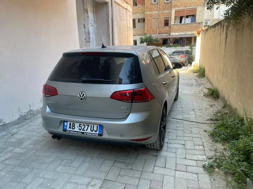 Louer une voiture à Tirana