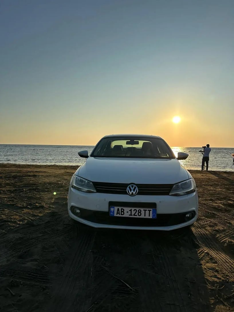 Alquila un coche en Lushnje