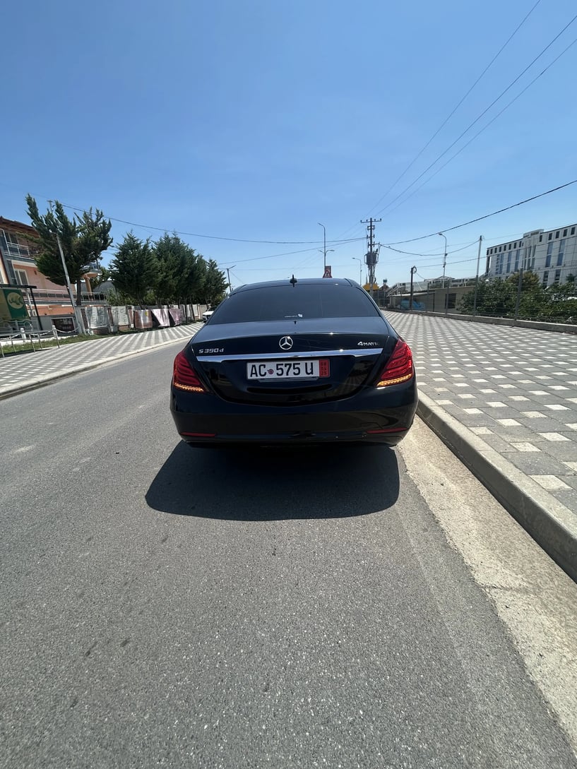 Merrni me qira një makinë në Tirana